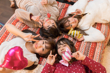 パジャマパーティー ベッド 4人