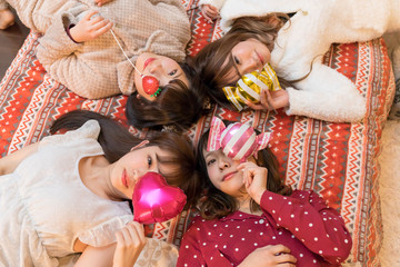 パジャマパーティー ベッド 4人