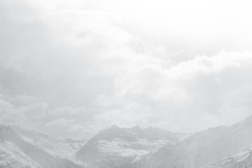 Obraz premium Snow cloud mountain landscape. Snow-capped peaks in the fog