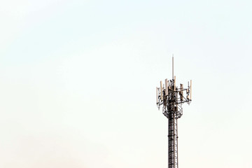 Obraz premium Broadcasting Station Mobile phone Internet Or television signals for telecommunication, the background is the sky, cloudless fog.