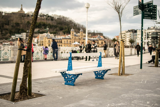 Bank an der Promenade von San Sebastian