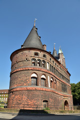 Fototapeta na wymiar Holstentor in Lübeck