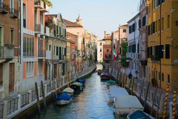 Photo sur Plexiglas Ville sur leau September morning on the city channel. Venice, Italy