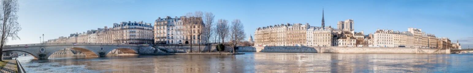 Vue panoramique du centre de Paris et la Seine