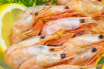 boiled shrimp with lemon