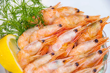 boiled shrimp with lemon
