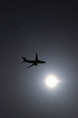 Fototapeta na wymiar 太陽と飛行機