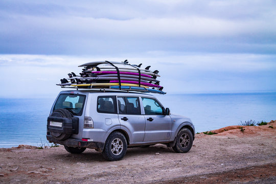 Surfboards mounted on the roof of the car. photo travel. Leisure
