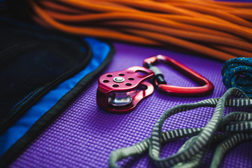 Roller, rope and carbine.