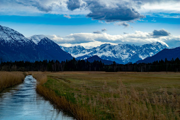 Fototapeta na wymiar Blick auf den Murnauer Moos mit den Alpen im Hintergrund