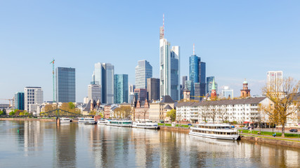 Fototapeta na wymiar Frankfurt am Main, Ansicht von der Alten Brücke. 17.04.2018.
