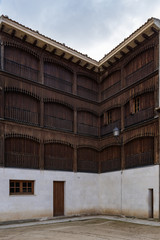 Fototapeta na wymiar Edificios antiguos en la plaza del coso de Peñafiel
