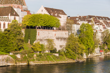 Fototapeta premium Basel, Stadt, Altstadt, Pfalz, Münsterplatz, Münster, Kirche, Rhein, Rheinufer, Uferweg, Altstadthäuser, Grossbasel, Frühling, Schweiz