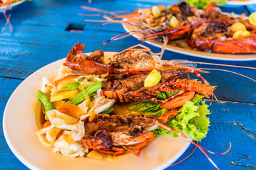 Tasty prepared lobsters and jumbo shrimps
