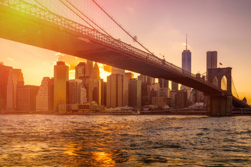 Sunset in New York with a view of the Brooklyn Bridge and Lower Manhattan