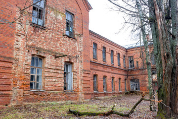 Fototapeta na wymiar Abandoned Gurievskaya agricultural school. The building of the late 19th century. Village of Solovjinye Zori, Russia 