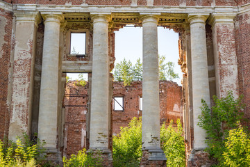 Naklejka premium Petrovskoe-Alabino Estate - the ruins of an abandoned farmstead at the end of the 18th century, Moscow Region, Russia. August 2017