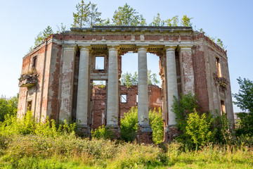 Fototapeta premium Petrovskoe-Alabino Estate - the ruins of an abandoned farmstead at the end of the 18th century, Moscow Region, Russia. August 2017