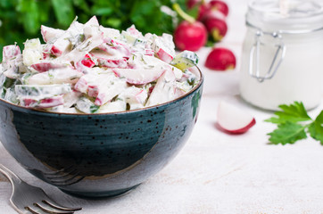 Salad of sliced raw vegetables