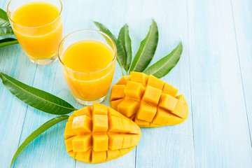 Refreshing cold mango juice drinks for summer