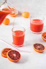 Świeży sok z pomarańczy