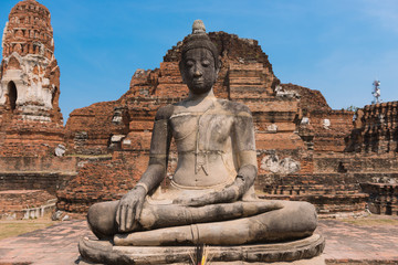Fototapeta premium Wat Mahathat temple at Ayutthaya Historical Park, Thailand. A UNESCO world heritage site