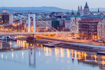 Fototapeta premium Most Elżbiety poranny Blue Hour - Węgry, Budapeszt