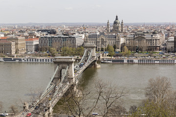 Fototapeta na wymiar Budapest, vista del puente de las cadenas.