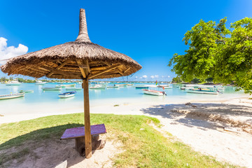 plage et marina de Grand-Baie, île Maurice 