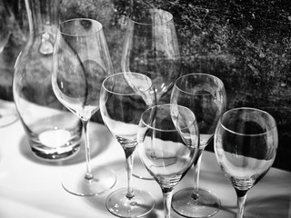 Obraz premium Wine glasses for wine and drinks