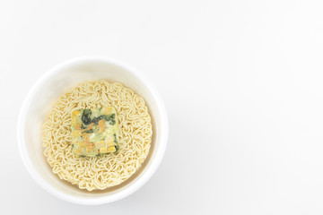 お湯入れる前のカップラーメン