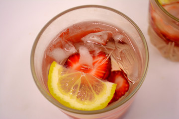 lemonade with strawberries