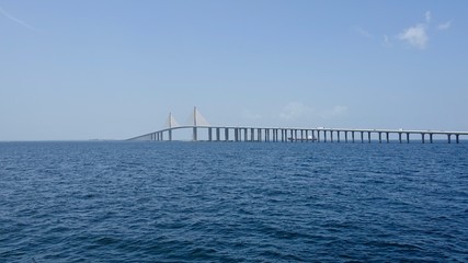 Fototapeta na wymiar Sunshine Skyway Brücke in Florida