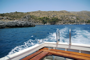 A motorboat in navigation along the coast