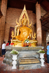 Obraz premium Phra Nakhon Si Ayutthaya, Thailand - April 08, 2018: Buddha statues in Phra Nakhon Si Ayutthaya, at yai chaimongkol Thailand, one of the famous historical landmark in the center of Thailand.