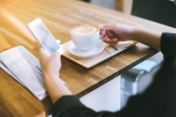 hand using smartphone in coffee shop