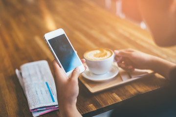 hand using smartphone in coffee shop