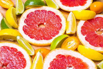 Grep slices with other citrus fruits