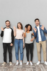 Obraz premium Excited group of friends make okay gesture.