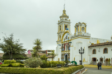 Santuario de la inmaculada concepción. Muestra una arquitectura contemporánea y elegante, aunque su principal atractivo radica en su interior, donde existe una escultura monumental de la Virgen María