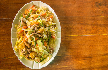 Rice Noodles with Chicken, Shrimp and Vegetables 