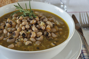 minestra di fagioli in tazza