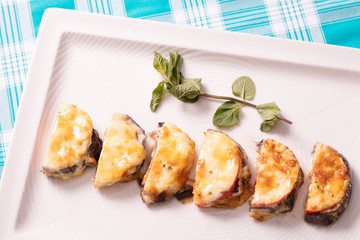 Овощной бутерброд с веточкой мяты. Vegetable sandwich with a mint branch