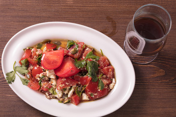 Витаминный салат из помидор, сыра и зелени. Vitamin salad from tomato, cheese and greens