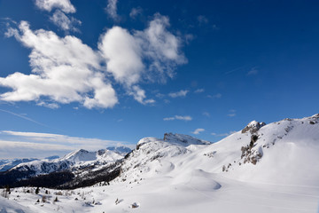 Fototapeta na wymiar A beautiful day on the snow-capped mountains