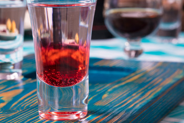 Бокал с красным вином в ресторане. A glass of red wine in the restaurant
