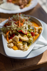 Fischpfanne appetitlich angerichet und frisch zubereitet