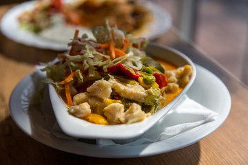 Fischpfanne appetitlich angerichet und frisch zubereitet