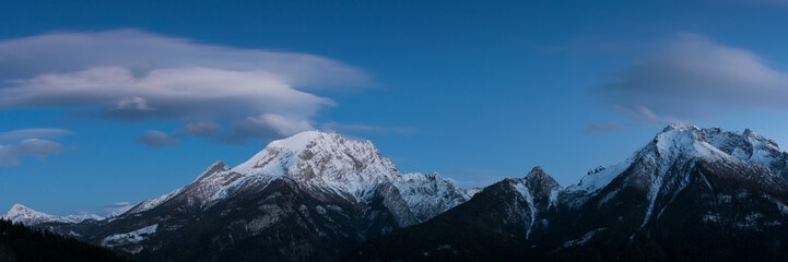 Panorama mit Bergen Watzmann und Hochkalter in den Alpen in Deutschland