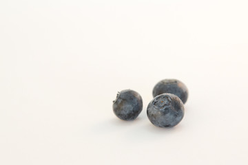 Blaubeere auf dem weissen Hintergrund